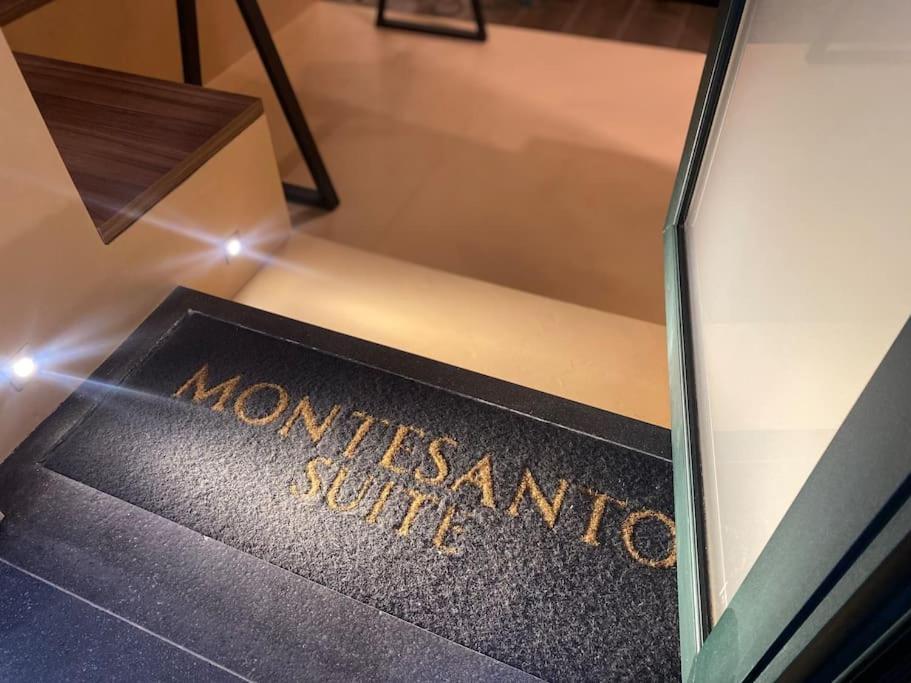 Montesantogroup Suite House Nel Centro Di Napoli Exterior photo